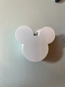 Ear hanger for wall